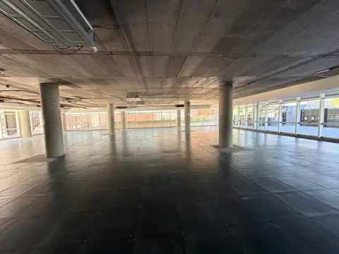 Oficina en Alquiler con 68 cocheras