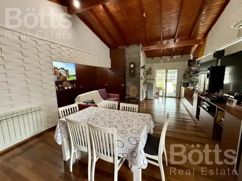 Casa 4 ambientes con 2 baños