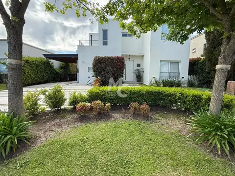 Casa en Alquiler de 4 dormitorios