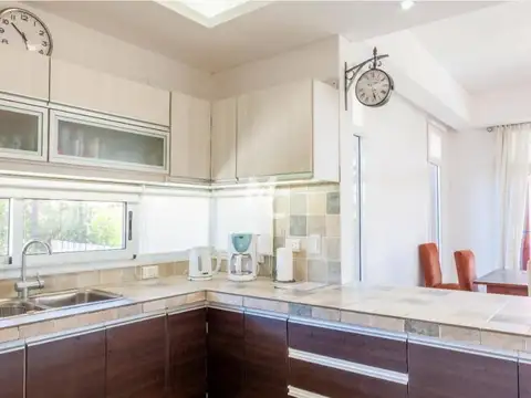 Casa en Alquiler con 1 cochera