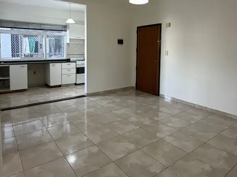 2 AMBIENTES EN ALQUILER CON COCHERA CUBIERTA Y BALCÓN – VILLA LURO