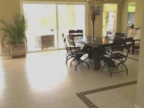 Casa 5 ambientes con 3 baños