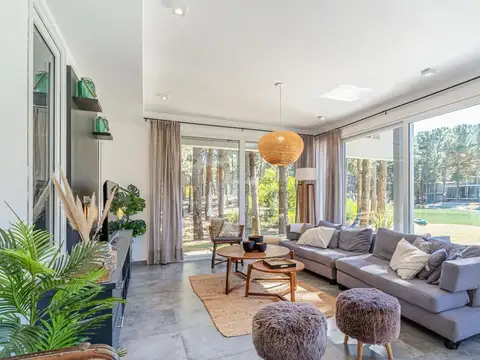 Casa en venta - 4 Dormitorios 2 Baños - Pinamar