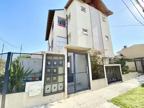 Departamento 2 ambientes con cochera para 2 autos