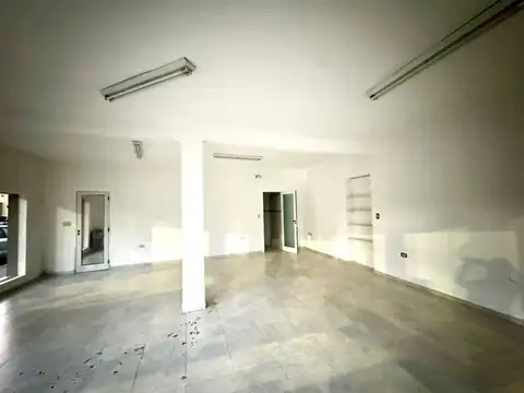 Local comercial en M. T. Alvear esq Urquiza