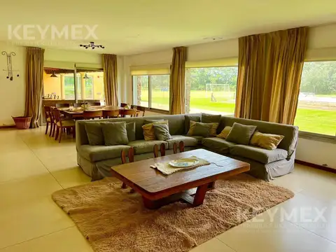 Casa 6 ambientes con 2 baños