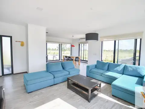 Casa 6 ambientes con 2 baños