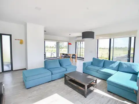 Casa 6 ambientes con 2 baños