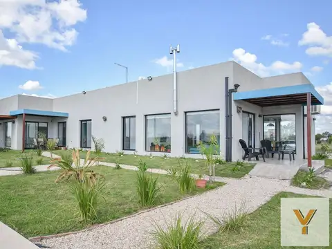 Casa en venta - 4 dormitorios 3 baños - Cochera - 1.750mts2 - Club de Campo El Mirador