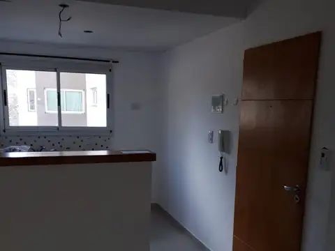 MONOAMBIENTE EN VENTA, LUMINOSO