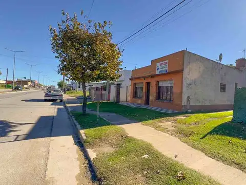 VENTA CASA A REFACCIONAR - AV LUNGHI 2000 - TANDIL