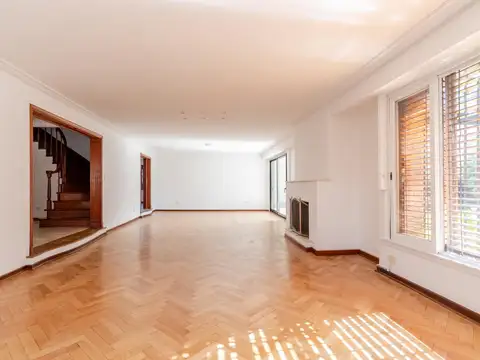 Casa en Alquiler con 4 cocheras