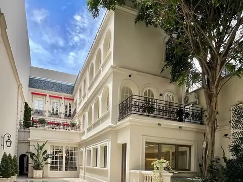 Casa 8 ambientes con 7 baños