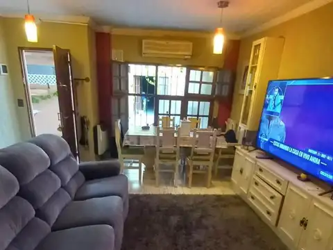 PH en venta - 4 Dormitorios 2 Baños - Ituzaingó