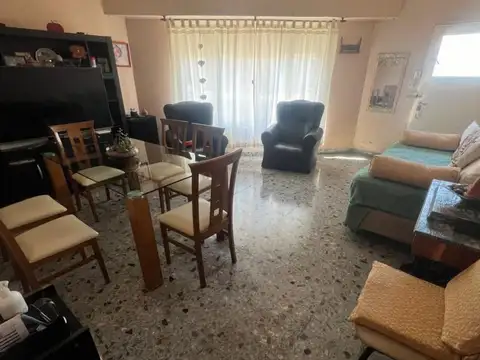 CASA 3 AMBIENTES CON COCHERA PATIO Y TERRAZA