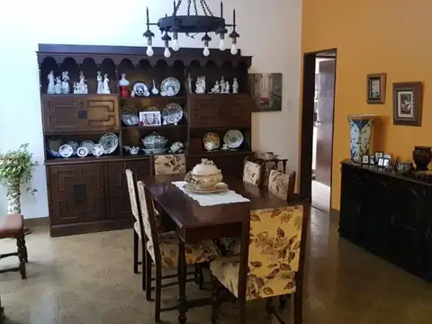 Casa en Venta con 3 cocheras