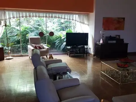 Casa 5 ambientes con 4 baños
