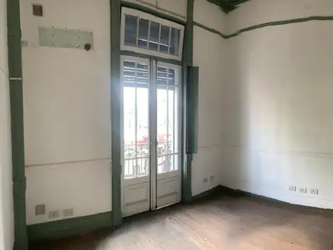 Semipiso a dos cuadras del Congreso, para oficina.