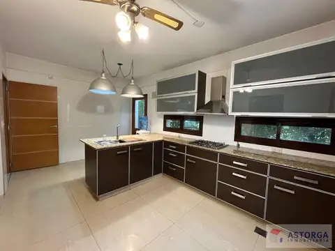 Excelente casa muy luminosa en San Carlos C.C