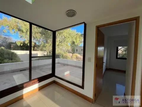 Casa 5 ambientes con 1 baño
