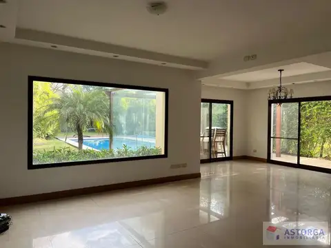 Excelente casa muy luminosa en San Carlos C.C