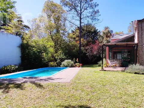 Casa 6 ambientes con 2 baños