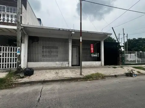 CASA EN VENTA 3 AMBIENTES JARDIN Y COCHERA RAFAEL CASTILLO