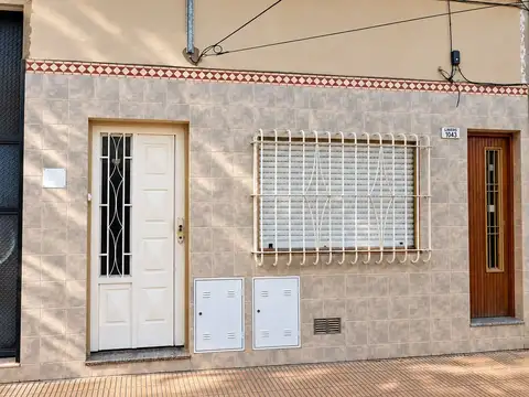 PH 2 ambientes al frente con patio – Lanús Oeste