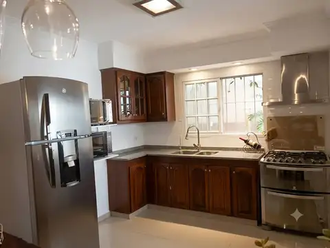 Casa 5 ambientes con 3 baños