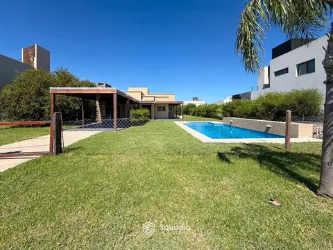 Casa 6 ambientes con 3 baños