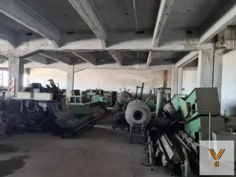 Depósito en venta - Oficinas - Vestuarios - La Matanza