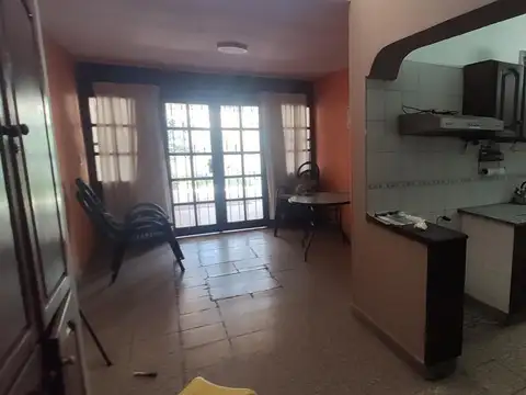 Casa 7 ambientes con 1 baño