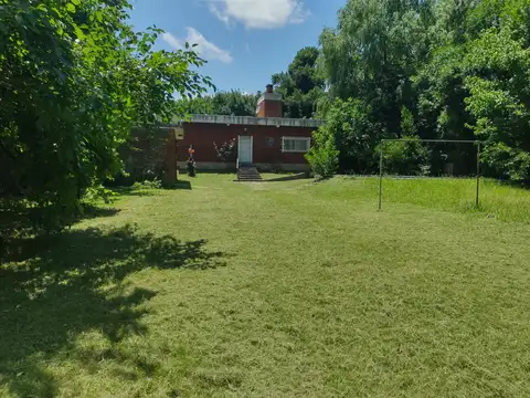 SE VENDE CASAQUINTA SOBRE LOTE DE 3700M2 EN DIQUE LUJAN