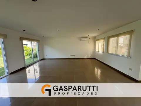 Casa en Venta con 3 cocheras
