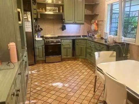 Casa en Venta con 4 cocheras