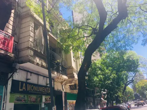 Departamento de estilo al frente con amplios ambientes