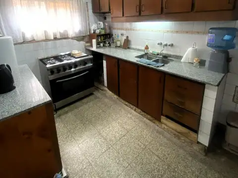 Casa / Terreno con mucho potencial. Barrio Belgrano.