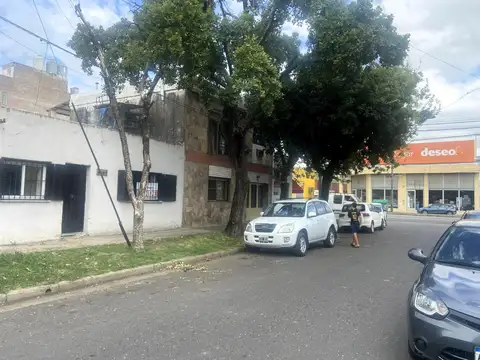 Casa / Terreno con mucho potencial. Barrio Belgrano.
