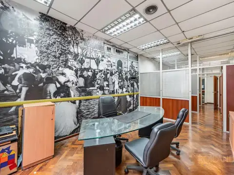 VENTA OFICINA MICROCENTRO UBICACIÓN ESTRATÉGICA Y CONECTIVIDAD