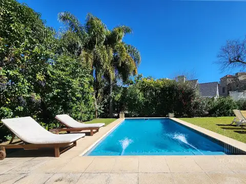 Casa en Venta con 6 cocheras