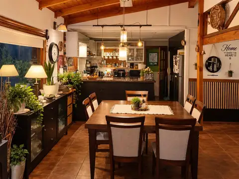 Casa 10 ambientes con 1 baño