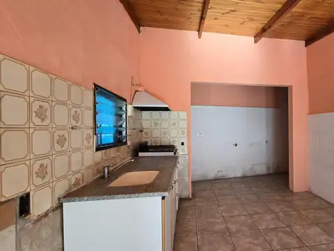 Casa 2 ambientes con 1 baño