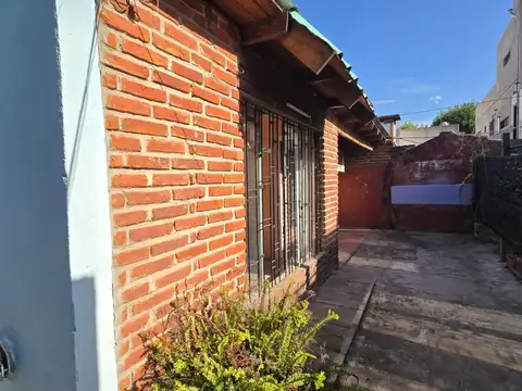 Casa 2 ambientes con 1 baño