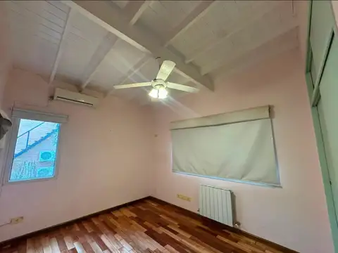 Casa en Alquiler con 3 cocheras