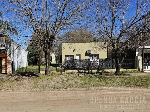 Terreno Amplio Con Salida A Dos Calles En Venta