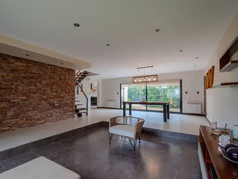 VENTA CASA 5 MODERNA QUINCHO JARDIN PUNTA MOGOTES