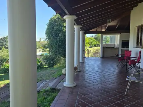 Casa 5 ambientes con 2 baños