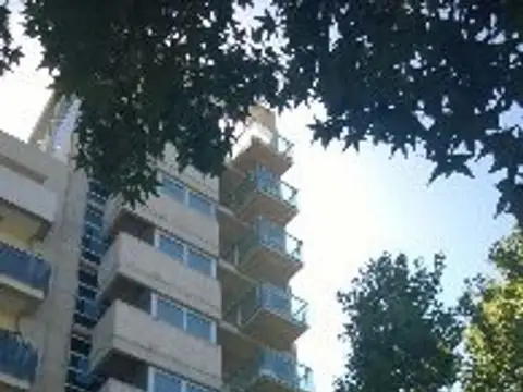 Piso 3 Amb c/cochera cubierta Sarmiento 1010