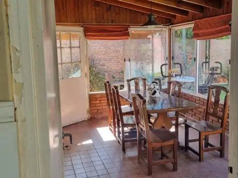 Muy buen chalet 4 amb. en Barrio Platense
