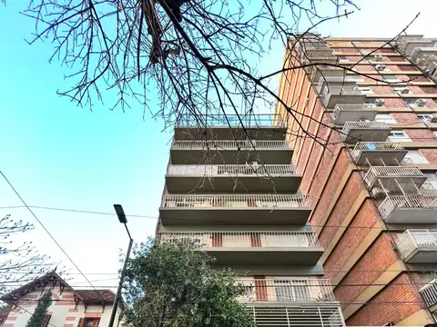 Departamento 3 ambientes contrafrente con balcon.